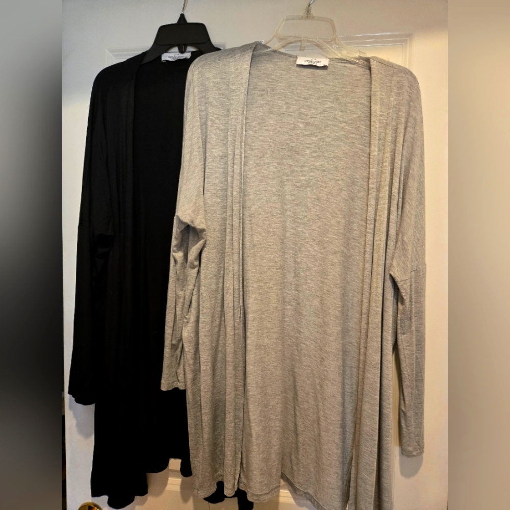 Lot Of (2) Carly Jean Los Angeles Favorite Kimonos: Black and Gray